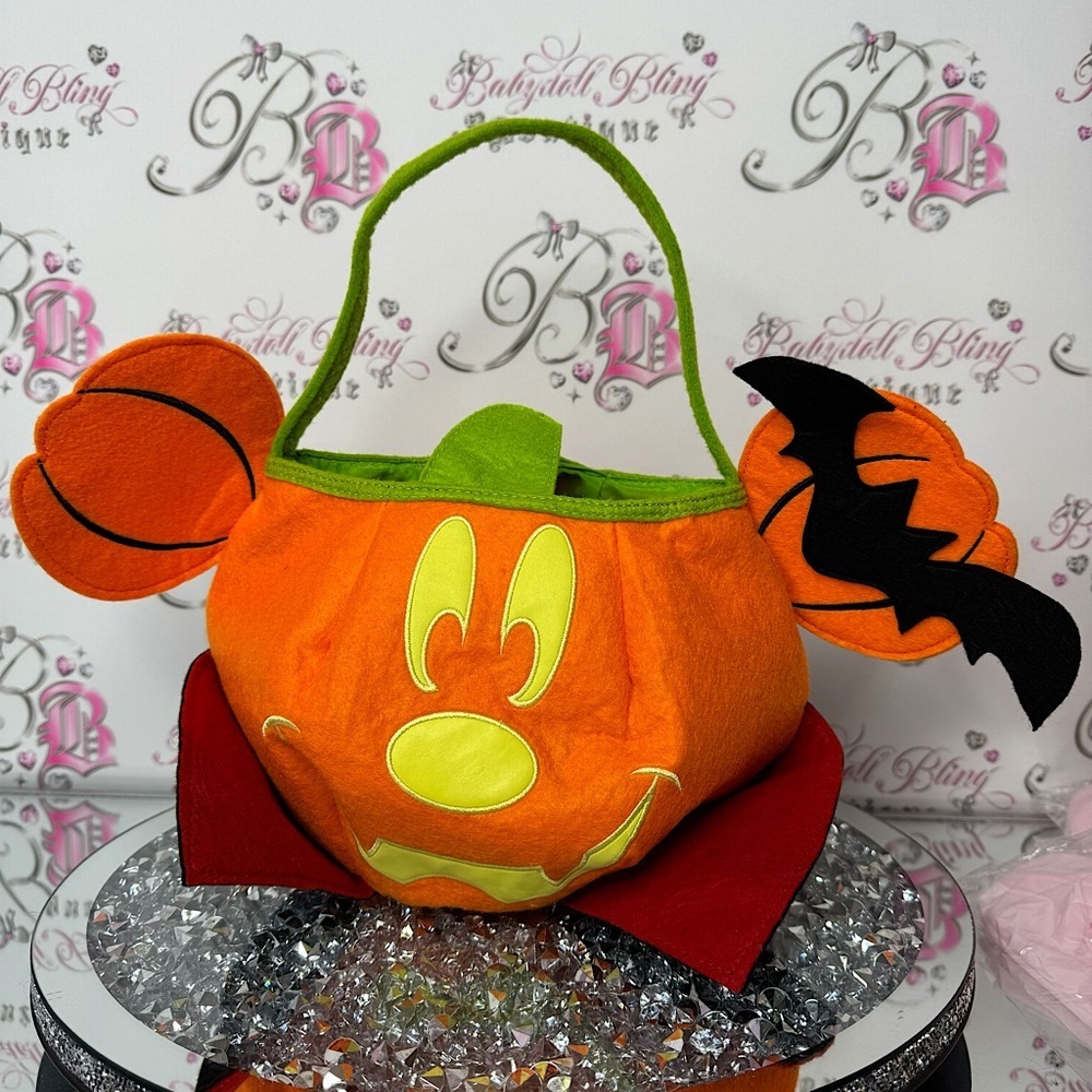 Disney bucket pumpkin Mickey Mouse vampire 🧛 cape bowl decor handle bag